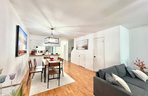 Southside Casa | Charming 2-bedroom townhome with AC, WiFi in lovely Jacksonville