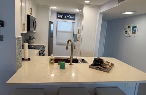 Hutchinson Island South Apartamento | Charming 2-bedroom apartment in delightful Jensen Beach with WiFi, fitness room