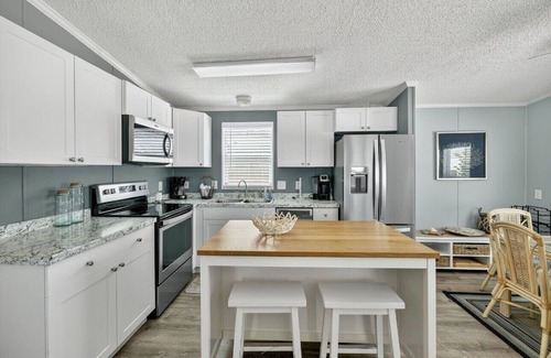 Hutchinson Island South Casa | Charming 2-bedroom, 2-bath beach house with private beach access, dog friendly.