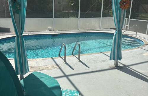 Joel Casa | Charming 2-bedroom pool home with AC, WiFi in Lehigh Acres