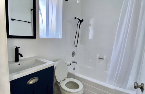 Northridge Cabaña | Charming 2 bedroom 2 bath in Sherwood Forest