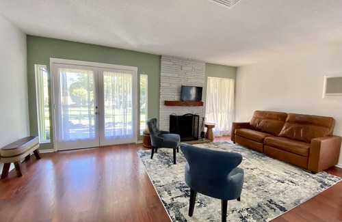 Northridge Cabaña | Charming 2 bedroom 2 bath in Sherwood Forest