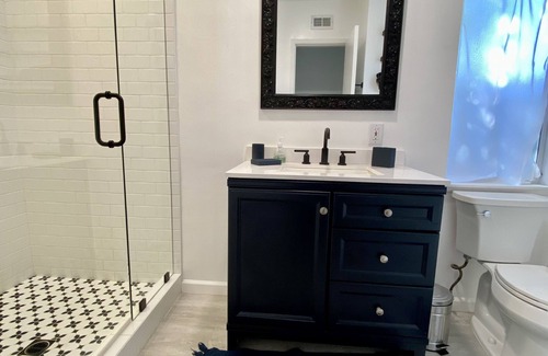 Northridge Cabaña | Charming 2 bedroom 2 bath in Sherwood Forest
