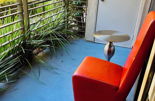 Del Aire Apartamento | Charming 2-bedroom apartment by LAX with every amenities you will require & more