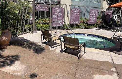 Del Aire Apartamento | Charming 2-bedroom apartment by LAX with every amenities you will require & more