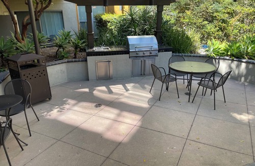 Del Aire Apartamento | Charming 2-bedroom apartment by LAX with every amenities you will require & more