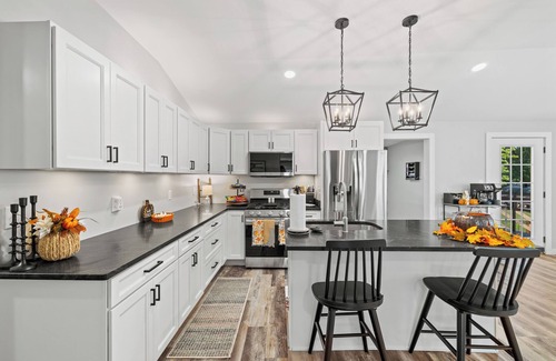 Madisonville Casa | Charming 2-bedroom house with Great kitchen space in Madisonville.