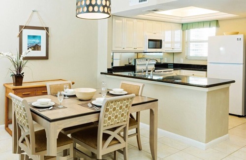 Marco Island Complejo | Charming 2-bedroom resort with fitness room and AC in Marco Island