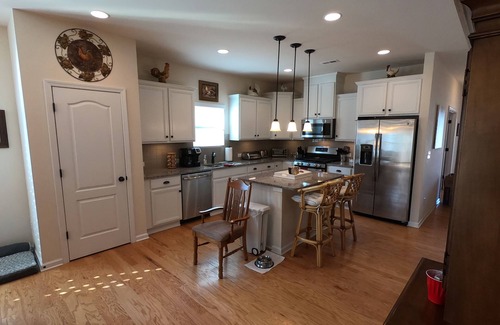 Mooresville Casa | Charming 2-bedroom house with backyard and patio near Lake Norman