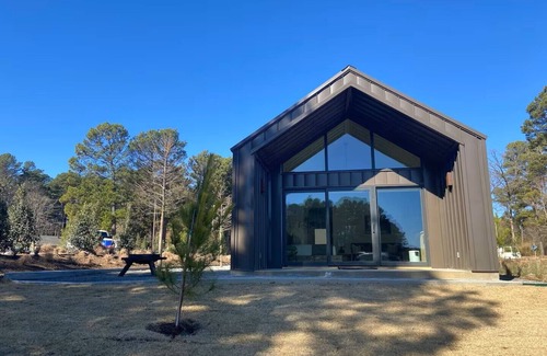Dogwood Cabina | Charming 2-bedroom, lakeside cabin at Lake Cypress Springs in Mt. Vernon, TX
