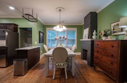 Murfreesboro Casa | Charming 2-bedroom house in lovely Downtown Murfreesboro Cottage with WiFi, AC