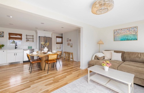 Point Judith Casa | Charming 2-bedroom in delightful Narragansett with WiFi, AC. Walk to beach!