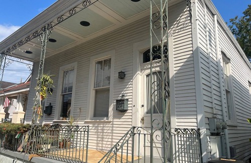 Fairgrounds Casa | Charming 2-bedroom house in awesome New Orleans with WiFi, AC
