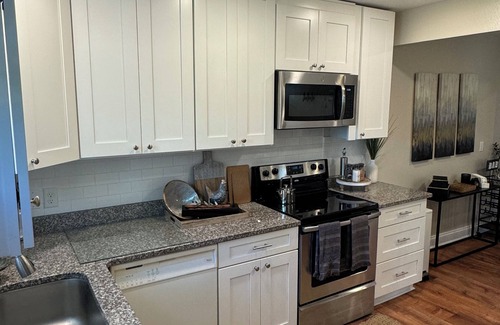 Pretty Bayou Cabaña | Charming 2-bedroom cottage with access to Pretty Bayou & the Gulf of Mexico.