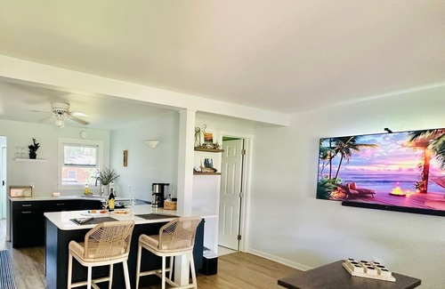 Port Austin Cabaña | Charming 2-bedroom cottage steps away from the beach, restaurants, and downtown