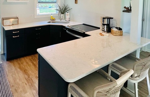 Port Austin Cabaña | Charming 2-bedroom cottage steps away from the beach, restaurants, and downtown