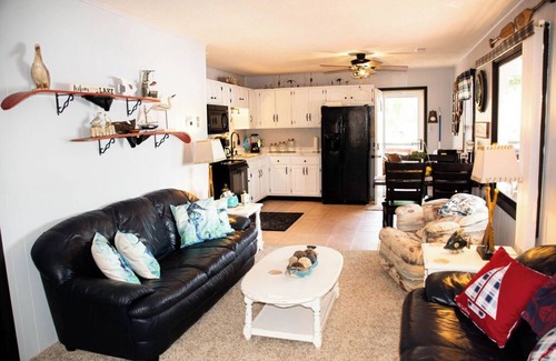 Rocky Mount Casa | Charming 2-bedroom lakefront house, dock with boat slip in Rocky Mount