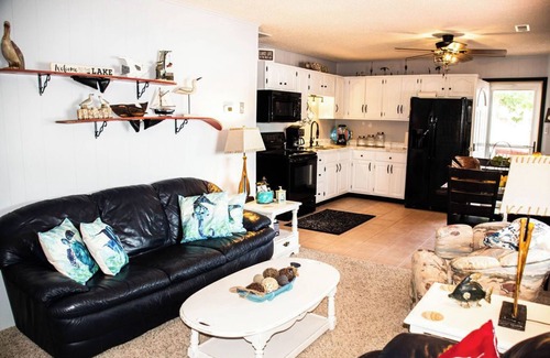 Rocky Mount Casa | Charming 2-bedroom lakefront house, dock with boat slip in Rocky Mount