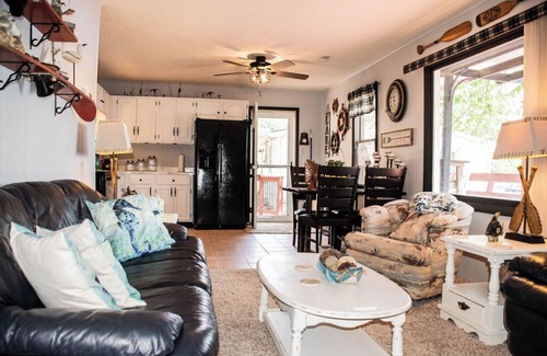 Rocky Mount Casa | Charming 2-bedroom lakefront house, dock with boat slip in Rocky Mount