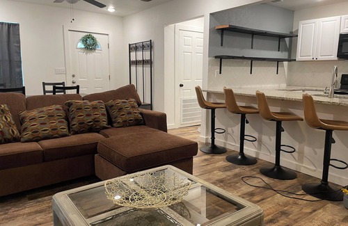 Southside Casa | Charming 2-bedroom house south of downtown San Antonio