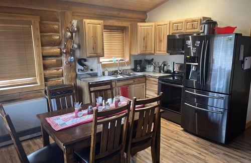 Seeley Lake Cabina | Charming 2-bedroom cabin with bonus loft, pet-friendly in Seeley Lake