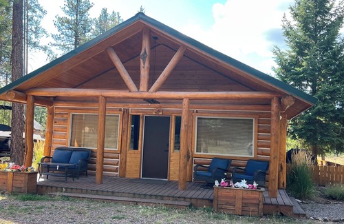 Seeley Lake Cabina | Charming 2-bedroom cabin with bonus loft, pet-friendly in Seeley Lake