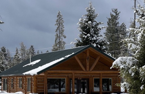Seeley Lake Cabina | Charming 2-bedroom cabin with bonus loft, pet-friendly in Seeley Lake