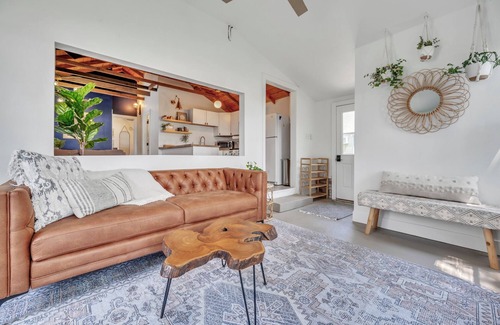 Spirit Lake Cabaña | Charming 2-bedroom cottage on West Lake Okoboji with EV Charging