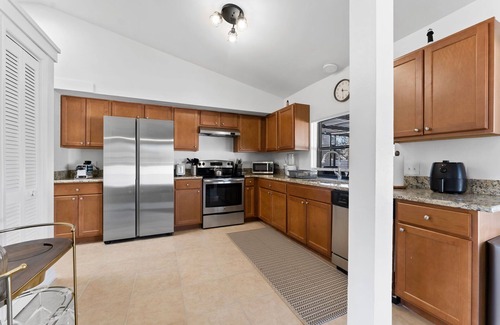 Spring Hill Casa | Charming 2-bedroom house with pool and fenced in backyard. Sleeps 8