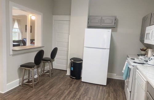 Springfield Casa | Charming 2-bedroom house with WiFi, AC in awesome Springfield