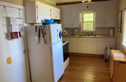 Sturgeon Bay Cabaña | Charming 2-bedroom cottage directly on the bay of Sturgeon Bay
