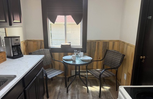 Thermopolis Casa | Charming 2-bedroom duplex in Thermopolis. Walkable to coffee shops, restaurants.