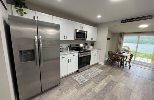 Short Creek Casa | Charming 2-bedroom Riverfront Retreat backs up to the Ohio River-Tiltonsville OH