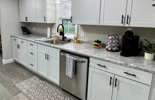 Short Creek Casa | Charming 2-bedroom Riverfront Retreat backs up to the Ohio River-Tiltonsville OH