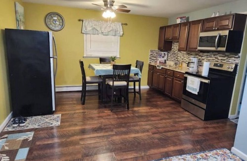 West Babylon Casa | Charming 2 Bedroom Home Away From Home Apartment