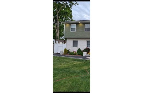 West Babylon Casa | Charming 2 Bedroom Home Away From Home Apartment