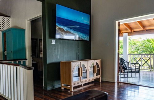 Pares Casa | Charming 2-bedroom villa with AC, WiFi in secluded area