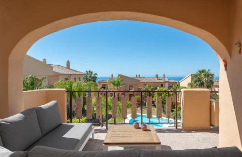 Nueva Milla de Oro Apartamento | Charming 2-Bedroom with Beautiful Sea Views