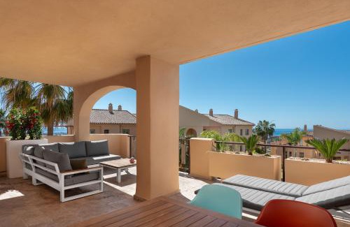 Nueva Milla de Oro Apartamento | Charming 2-Bedroom with Beautiful Sea Views