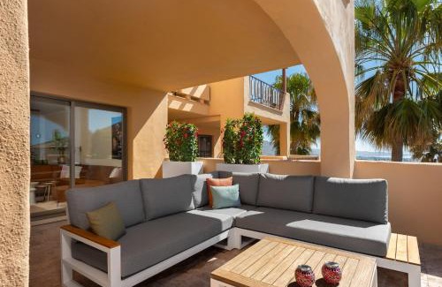 Nueva Milla de Oro Apartamento | Charming 2-Bedroom with Beautiful Sea Views
