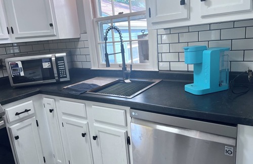 Topeka Casa | Charming 2-bedroom with AC, WiFi Kansas Escapes 3