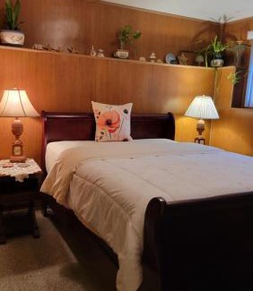 Kamloops Apartamento | Charming - 2 bedrooms suite, 1 full bath & family room