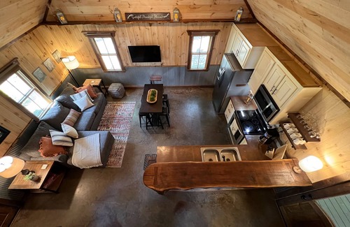 Rising Fawn Casa | Charming 2-BR 1BA with private hot tub near McLemore, Cloudland Canyon State Pk.