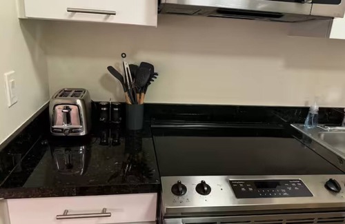 Downtown Apartamento | Charming 2-BR 2-BA 4 Beds Apt in Glendale