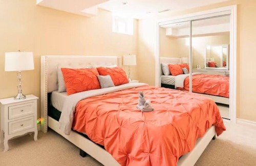 North York Casa | Charming 2-BR Apt | Private Entry | Self Check-in | Parking | 15min→Downtown