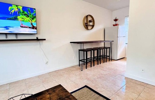 Poinsettia Heights Condominio | Charming 2 BR Condo - near Beach, downtown, airport