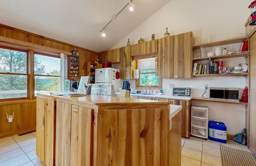 Penrose Casa | Charming 2 BR home with Stunning Views from outdoor deck