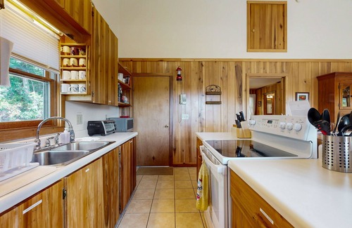 Penrose Casa | Charming 2 BR home with Stunning Views from outdoor deck
