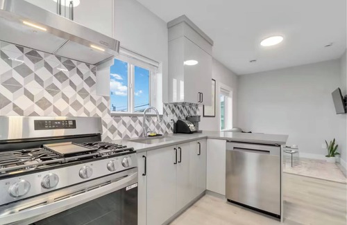 Sunset Casa | Charming 2 BR Lane way home