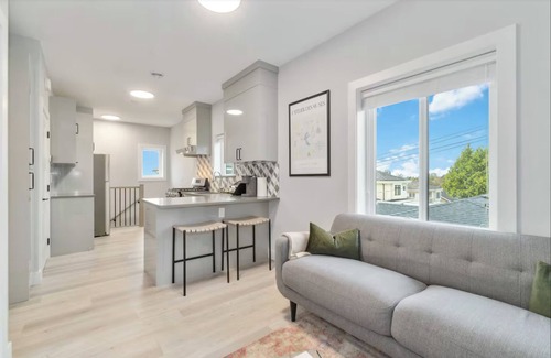 Sunset Casa | Charming 2 BR Lane way home